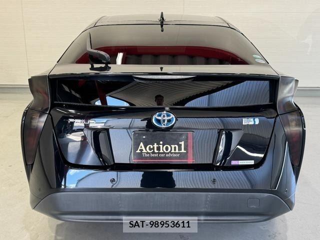 Toyota PRIUS 2017-10 8316480-4
