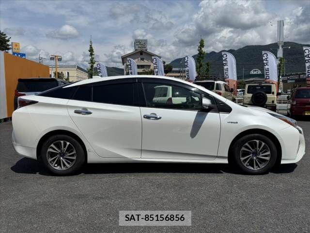 Toyota PRIUS 2017-09 8316487-10