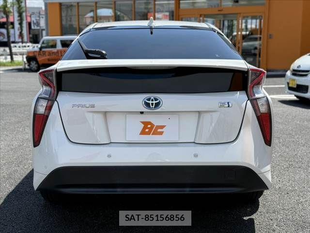 Toyota PRIUS 2017-09 8316487-13