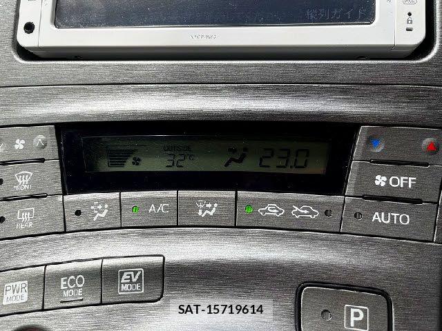 Toyota PRIUS 2014-02 8316492-16