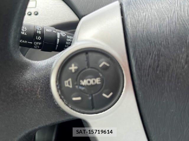 Toyota PRIUS 2014-02 8316492-19