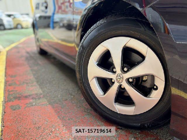 Toyota PRIUS 2014-02 8316492-23