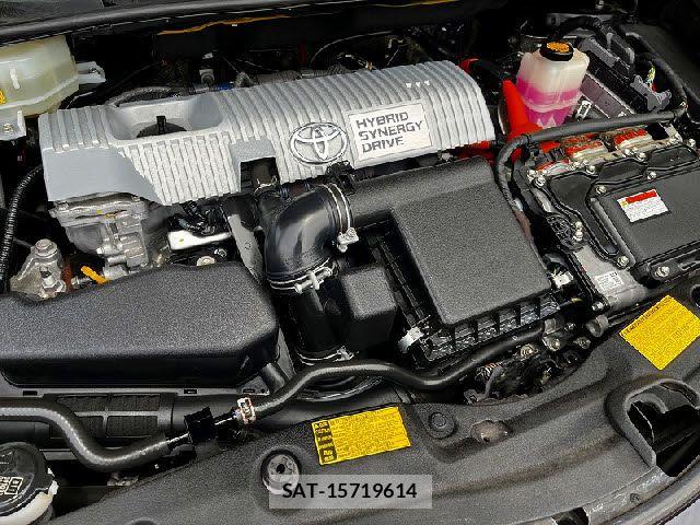 Toyota PRIUS 2014-02 8316492-27