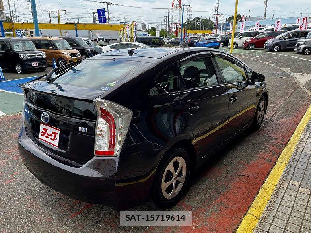 Toyota PRIUS 2014-02 8316492-2