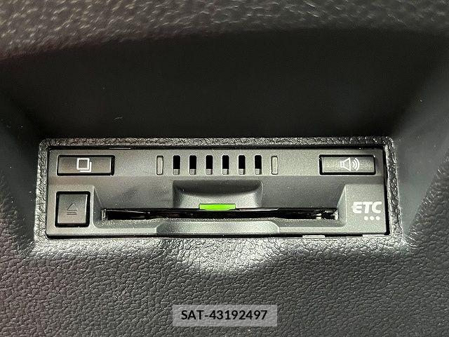 Toyota PRIUS 2017-08 8316460-15