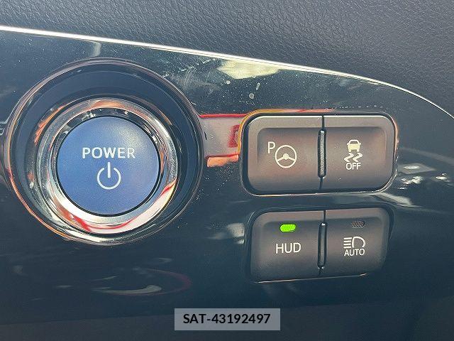 Toyota PRIUS 2017-08 8316460-16