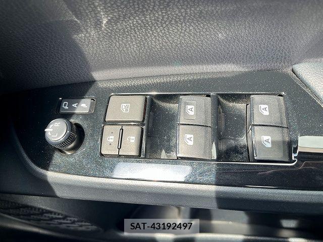 Toyota PRIUS 2017-08 8316460-17
