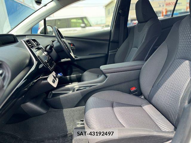 Toyota PRIUS 2017-08 8316460-18