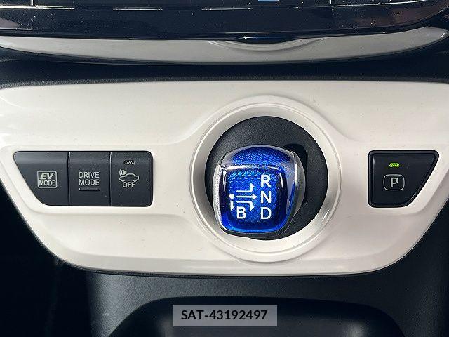Toyota PRIUS 2017-08 8316460-19