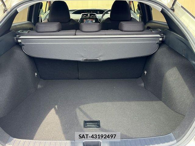 Toyota PRIUS 2017-08 8316460-20