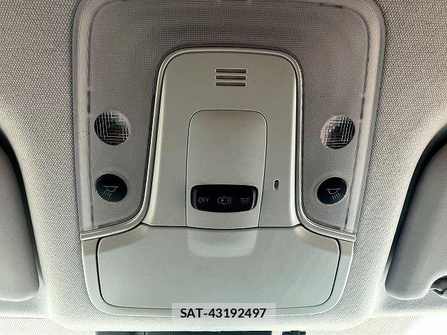 Toyota PRIUS 2017-08 8316460-21