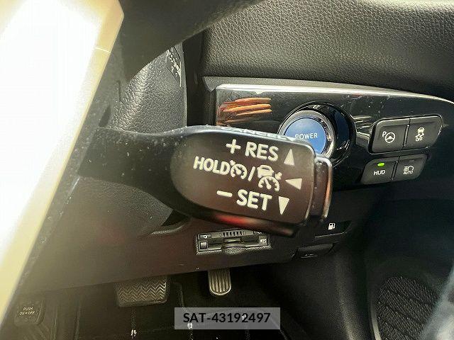 Toyota PRIUS 2017-08 8316460-22