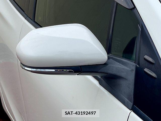 Toyota PRIUS 2017-08 8316460-24