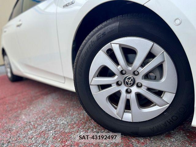 Toyota PRIUS 2017-08 8316460-26