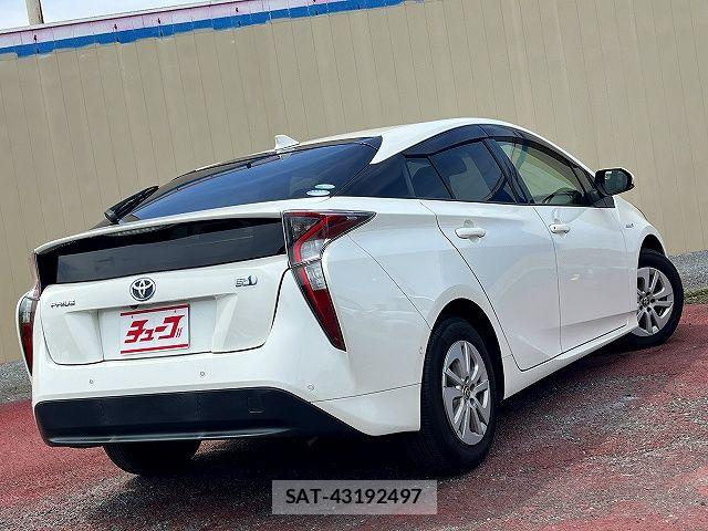 Toyota PRIUS 2017-08 8316460-2
