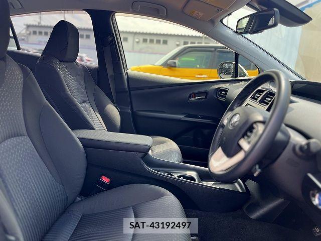 Toyota PRIUS 2017-08 8316460-3