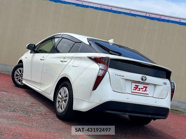 Toyota PRIUS 2017-08 8316460-8