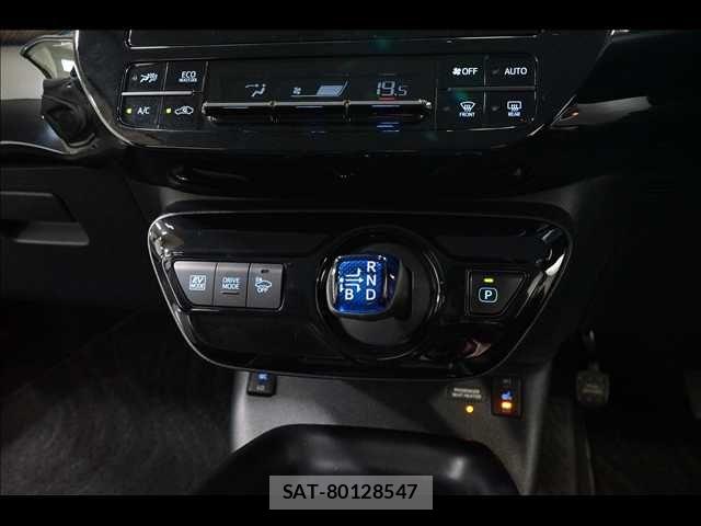 Toyota PRIUS 2017-05 8316455-11