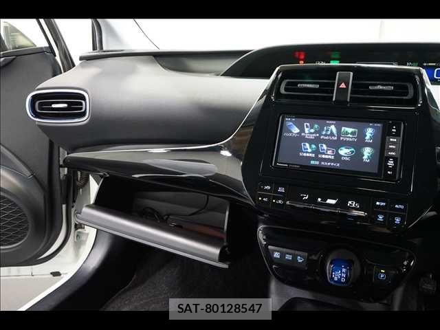 Toyota PRIUS 2017-05 8316455-12