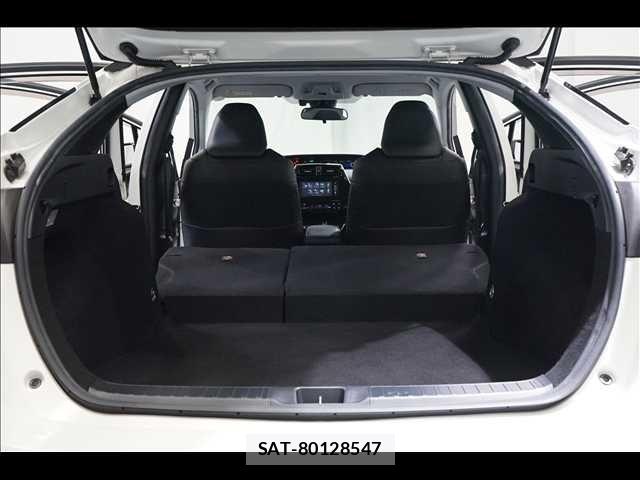 Toyota PRIUS 2017-05 8316455-18