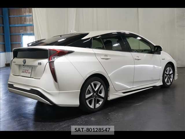 Toyota PRIUS 2017-05 8316455-8