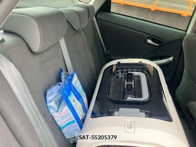 Toyota PRIUS 2010-06 8316527-12