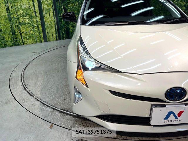 Toyota PRIUS 2018-10 8316472-11