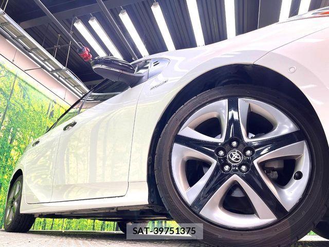 Toyota PRIUS 2018-10 8316472-12