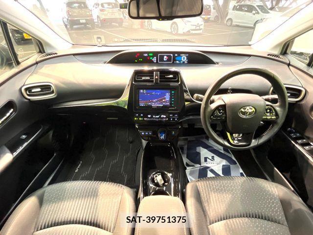 Toyota PRIUS 2018-10 8316472-1