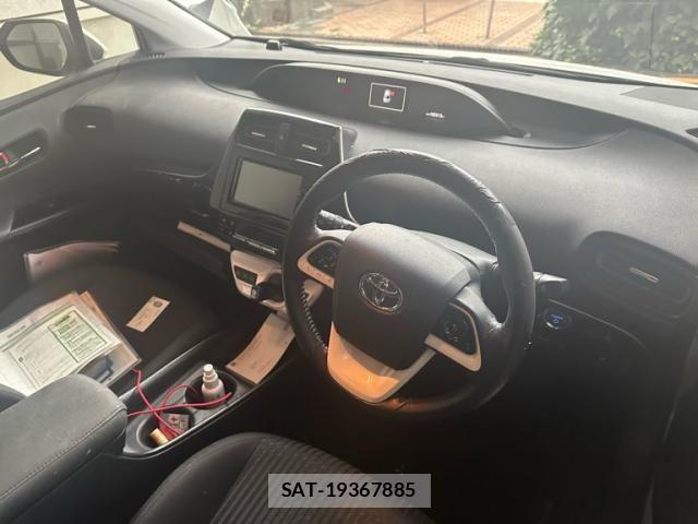 Toyota PRIUS 2016-02 8316499-13