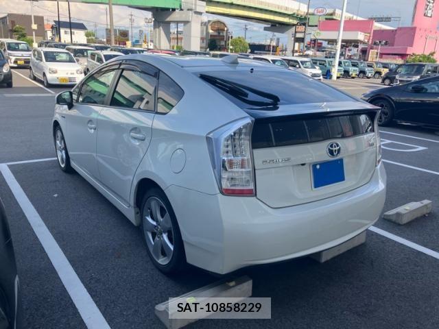 Toyota PRIUS 2011-10 8316513-3