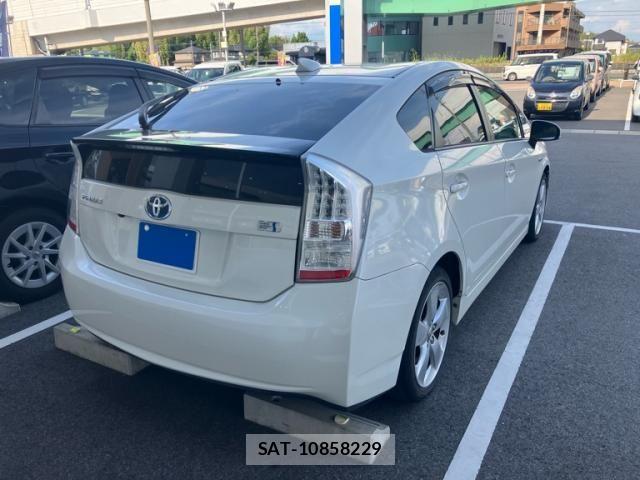 Toyota PRIUS 2011-10 8316513-4