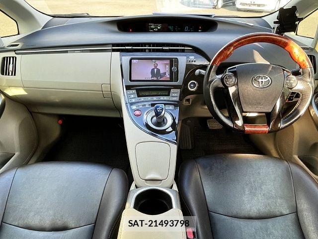 Toyota PRIUS 2013-12 8316502-1