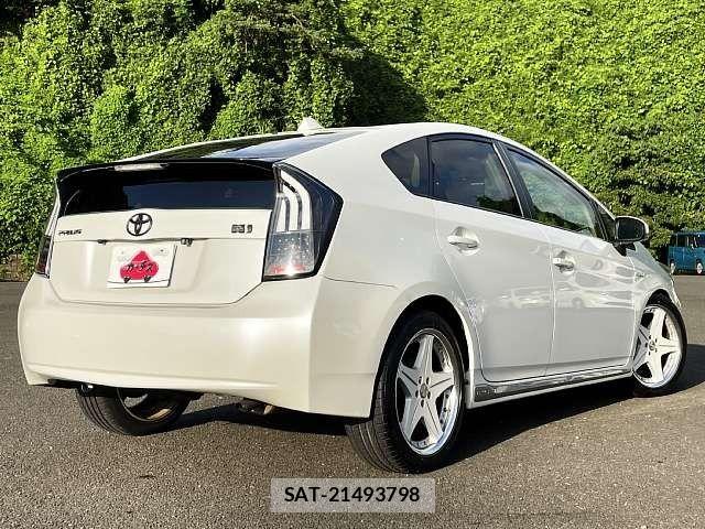 Toyota PRIUS 2013-12 8316502-2
