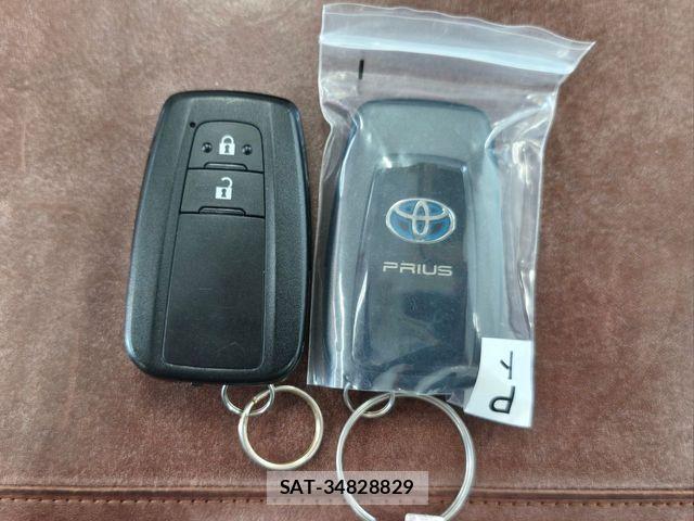 Toyota PRIUS 2017-09 8316459-17