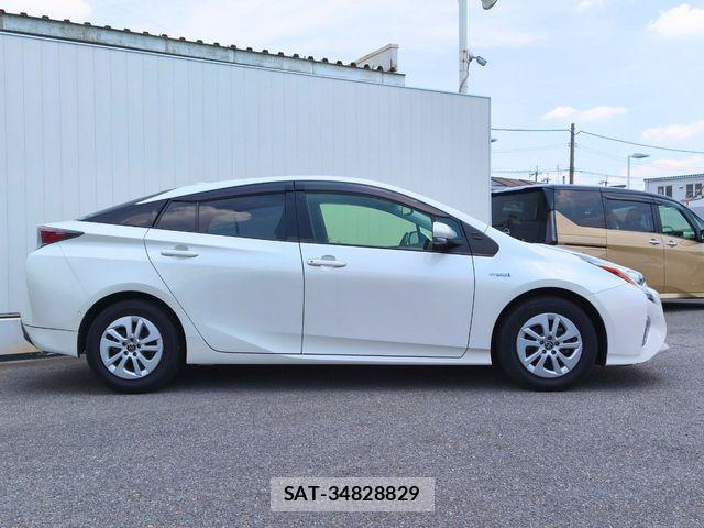 Toyota PRIUS 2017-09 8316459-18