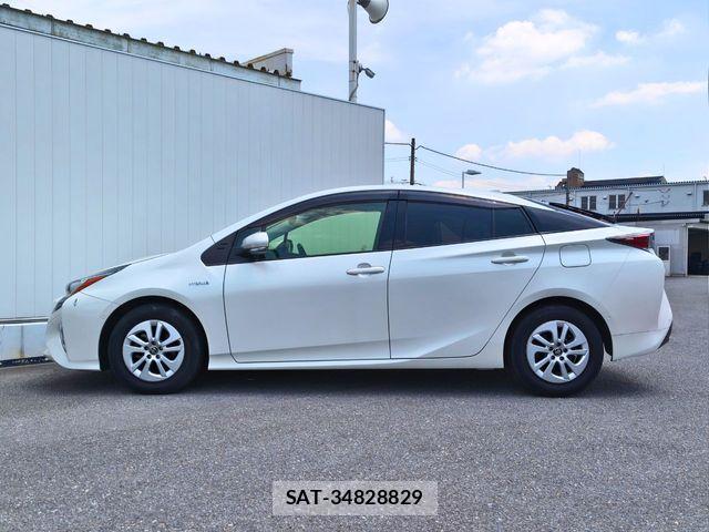 Toyota PRIUS 2017-09 8316459-19