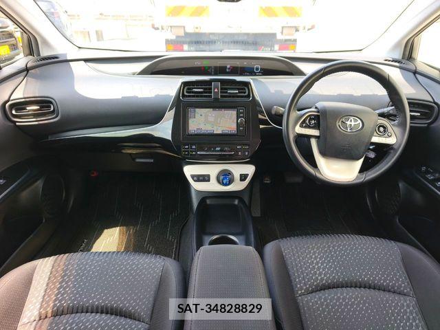Toyota PRIUS 2017-09 8316459-6