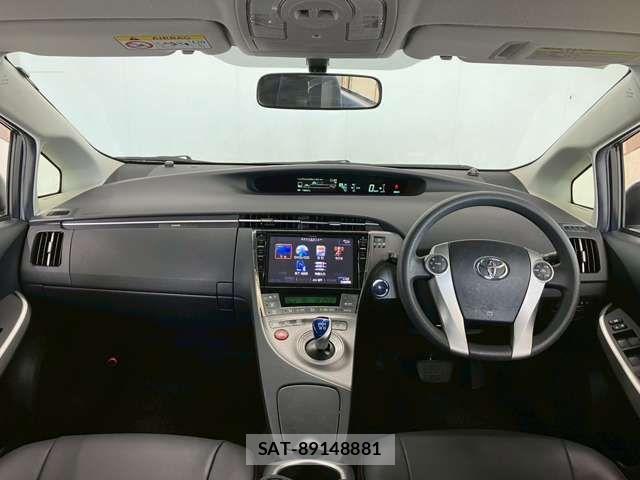 Toyota PRIUS 2014-05 8316490-10