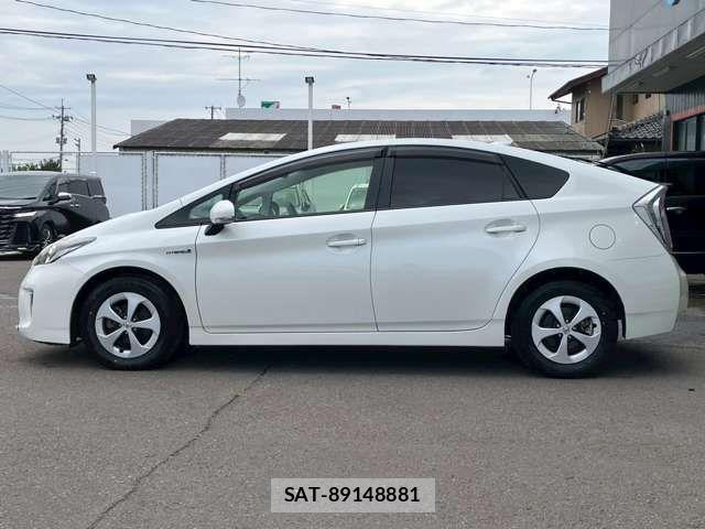 Toyota PRIUS 2014-05 8316490-14