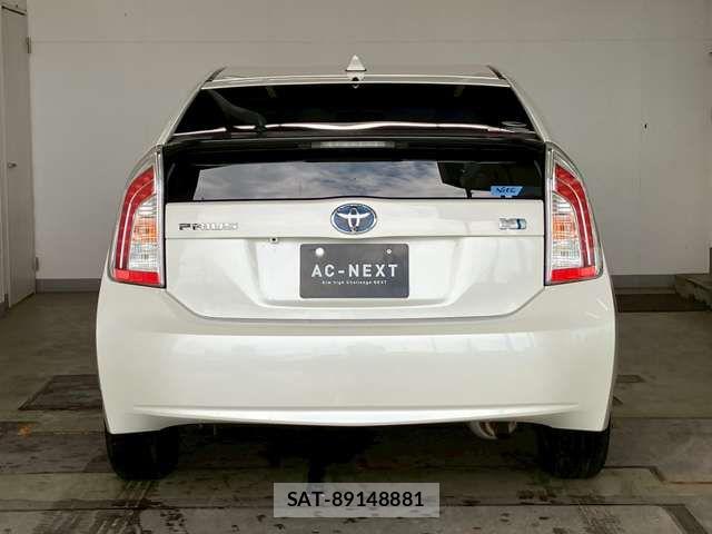 Toyota PRIUS 2014-05 8316490-15