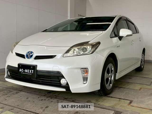 Toyota PRIUS 2014-05 8316490-16