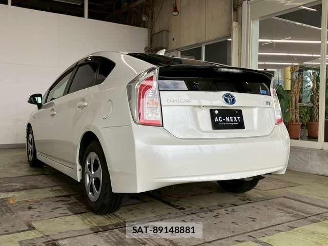Toyota PRIUS 2014-05 8316490-18