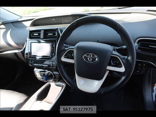 Toyota PRIUS 2016-07 8316477-26