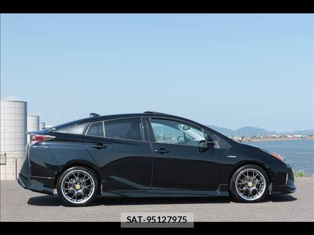 Toyota PRIUS 2016-07 8316477-6