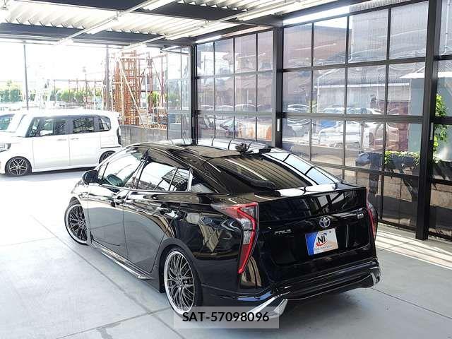 Toyota PRIUS 2017-12 8316446-15