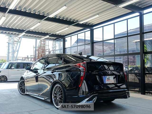 Toyota PRIUS 2017-12 8316446-16