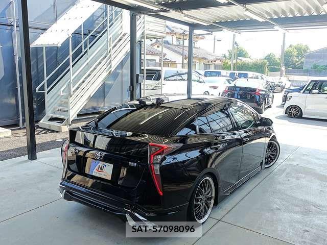 Toyota PRIUS 2017-12 8316446-7