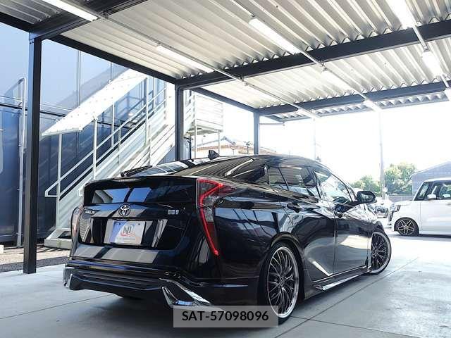 Toyota PRIUS 2017-12 8316446-8