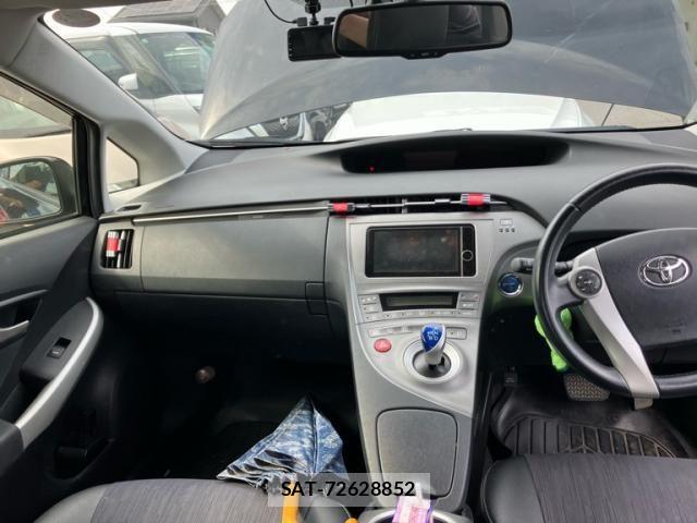 Toyota PRIUS 2013-09 8316545-15